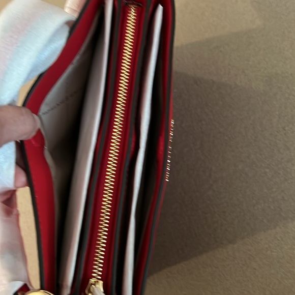 NWT MICHAEL KORS RED LEATHER CROSSBODY TRISHA - Picture 4 of 10